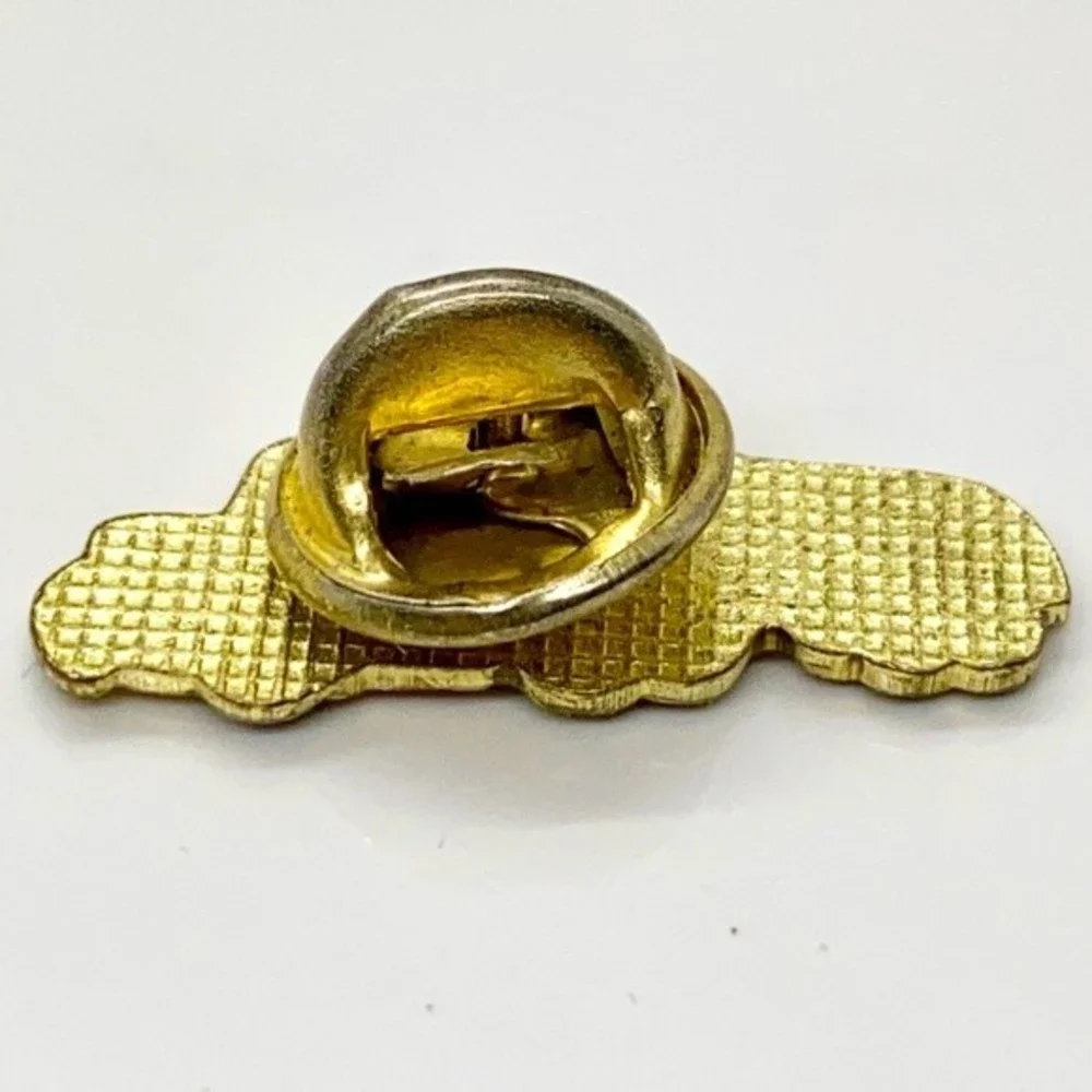 Semi trucker hat pin, jacket pin, lapel pin, lit pin, backpack pin 80’s‎ …